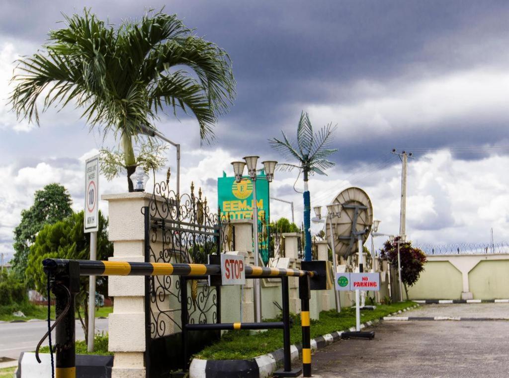 Eemjm Hotels And Suites Limited Uyo Dış mekan fotoğraf